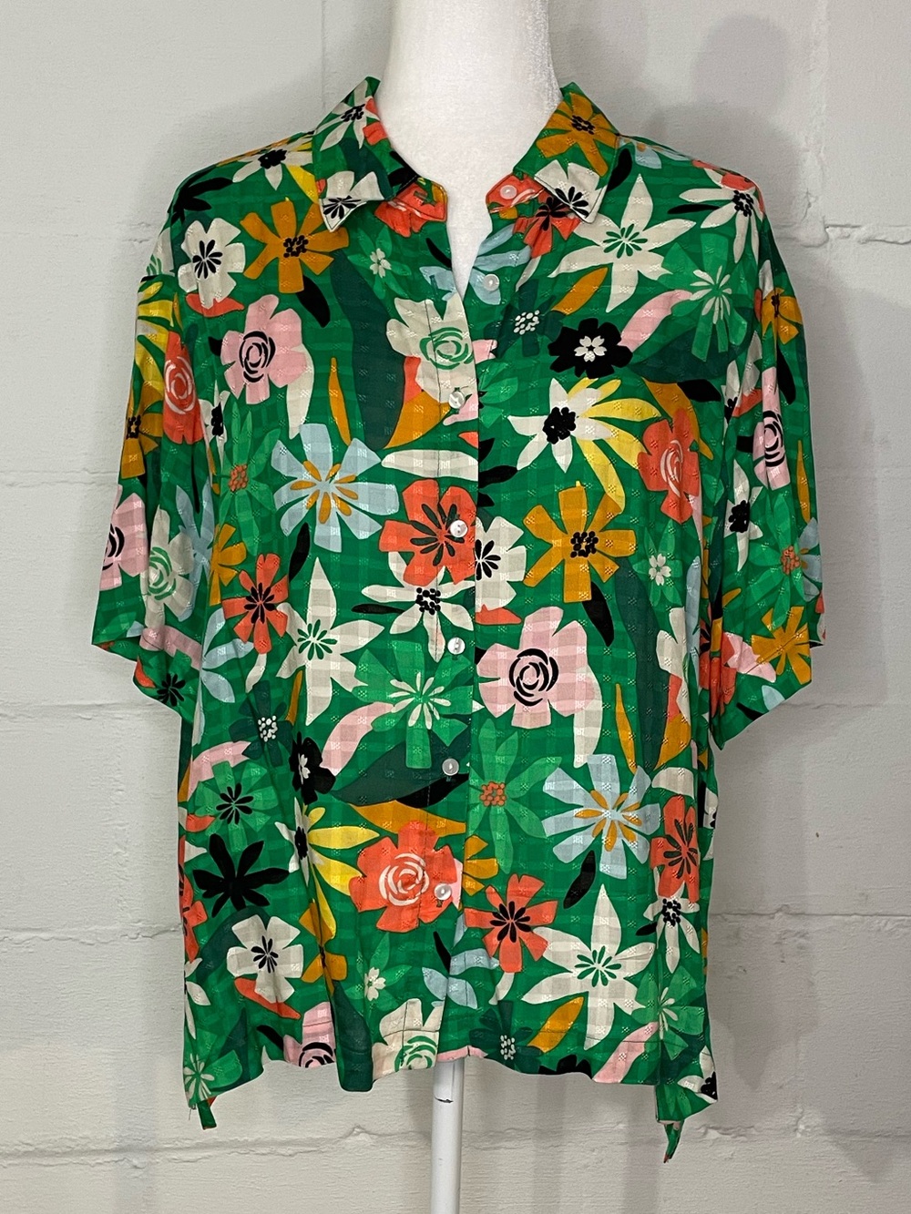 Jane and Delancey Green Floral Short-Sleeve Button-Down